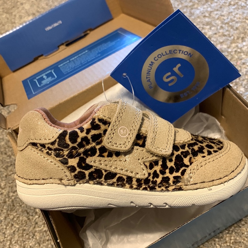 BNWT. Leopard Stride Rite 5.5W